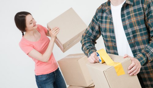 Local Bayswater packing professionals preparing fragile items for transport